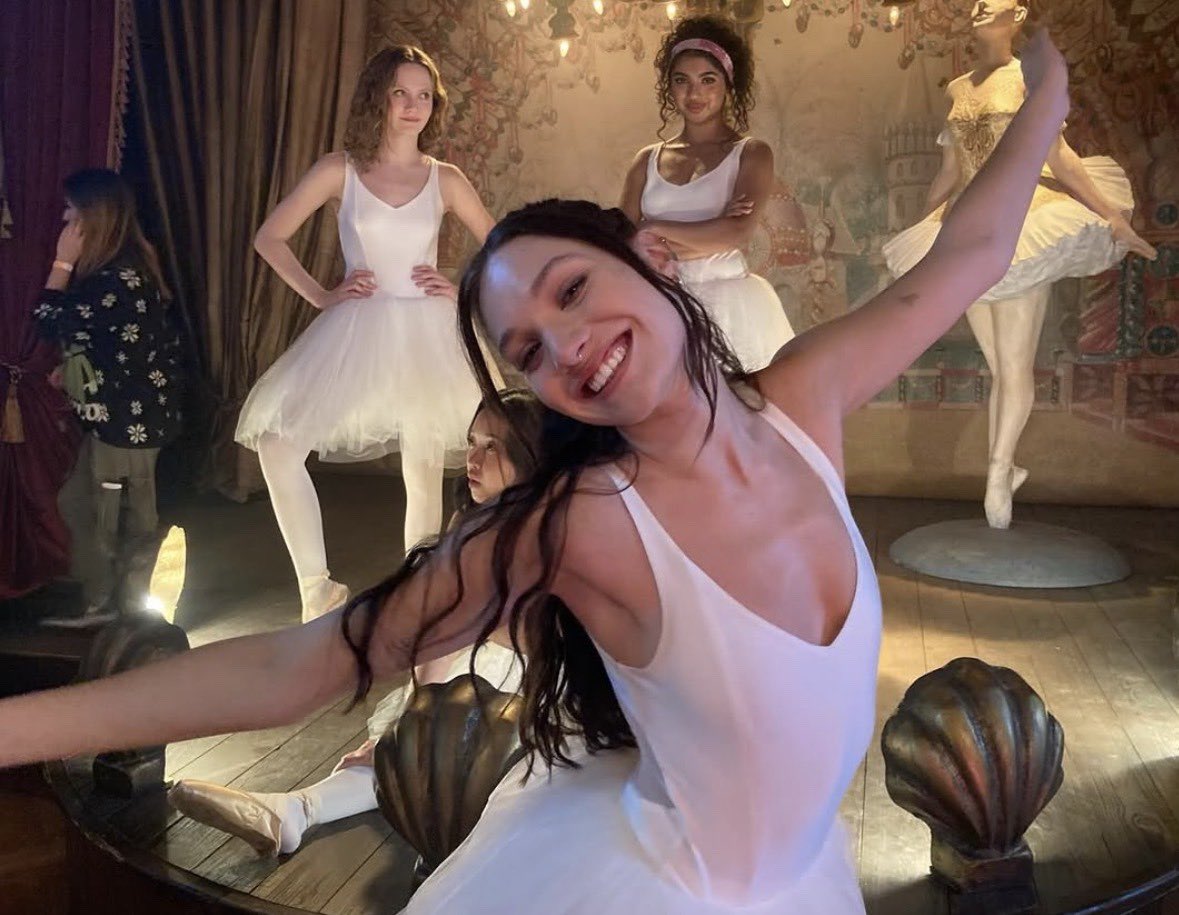 ♱⃓ L tweet media