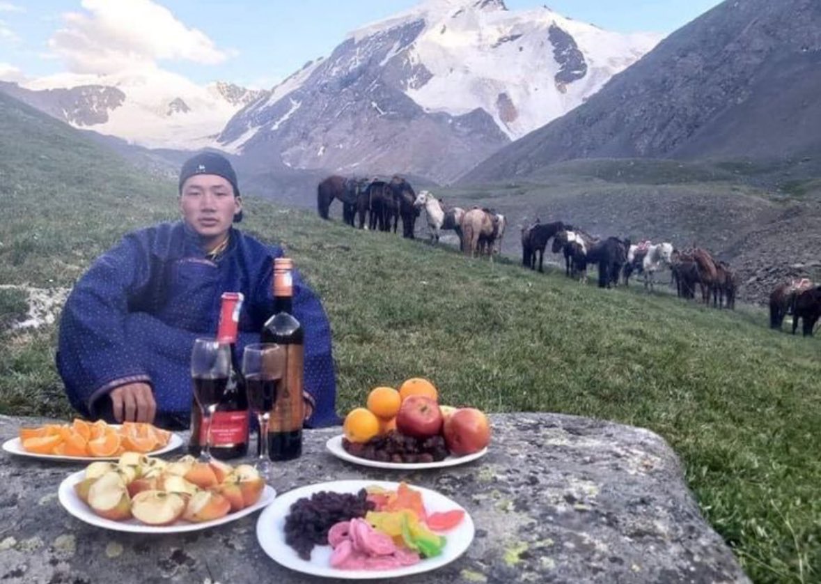 LUKEY ✣ tweet media