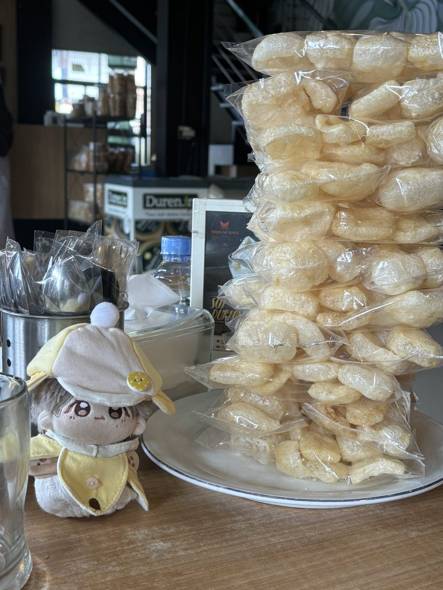 ᥬᩤ 𝑃𝑟𝑒𝑡𝑡𝑦 tweet media