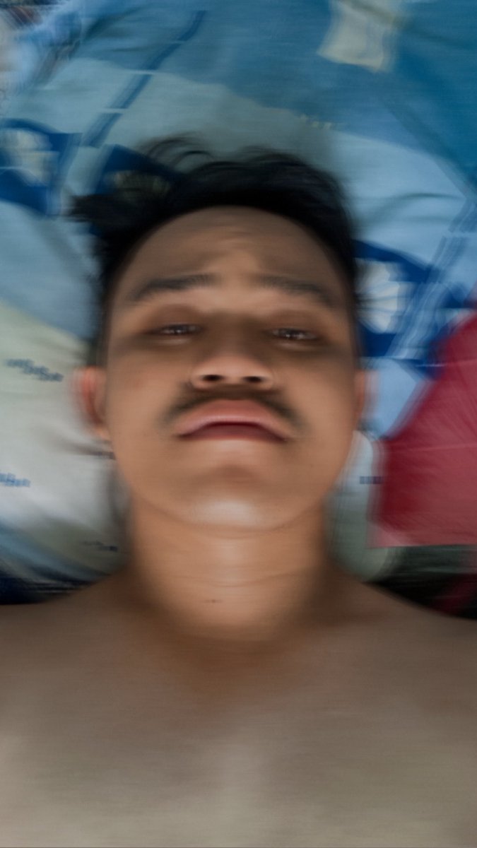 satriaisans's tweet photo. Sumukkk dan abaikan bantal buriknya https://t.co/5n1CZKu0I5