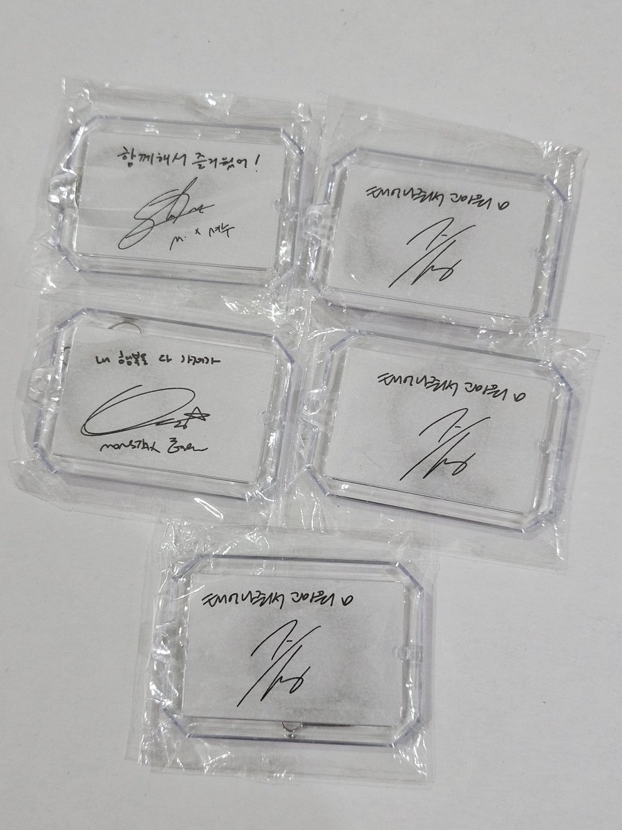 #pasarmonstax
🇲🇾 Free Claim (Only need to pay postage)
Still have confetti from Monsta X's Seoul concert
✅️Shownu ✅️Hyungwon ✅️ Jooheon

Just Dm me, if any MONBEBE wants to claim