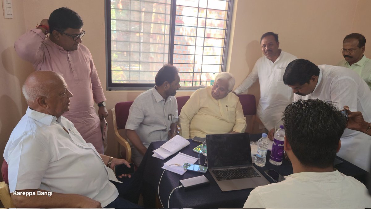 srpatilbagalkot's tweet photo. ಇಂದು ಜಿಲ್ಲಾ ಕಾಂಗ್ರೆಸ್ ಕಛೇರಿಯಲ್ಲಿ ಹಸಿರು ಕ್ರಾಂತಿಯ ಹರಿಕಾರ, ಮಾಜಿ ಉಪಪ್ರಧಾನಿ ಡಾ. ಬಾಬು ಜಗಜೀವನ್ ರಾಮ್ ಅವರ ಜಯಂತಿಯನ್ನು ಗೌರವಪೂರ್ವಕವಾಗಿ ಆಚರಿಸಲಾಯಿತು.

ನಂತರ ವಾರ್ ರೂಂನಲ್ಲಿ ಉಪಚುನಾವಣೆಯ ಕಾರ್ಯಚಟುವಟಿಕೆಗಳನ್ನು ಪರಿಶೀಲಿಸಿ, ಬಳಿಕ ಪತ್ರಿಕಾಗೋಷ್ಠಿಯಲ್ಲಿ ಭಾಗವಹಿಸಿದೆ.
@HKPatilINC https://t.co/xFlnRIoBhy