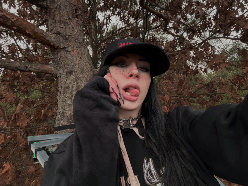 Rae Former tweet media