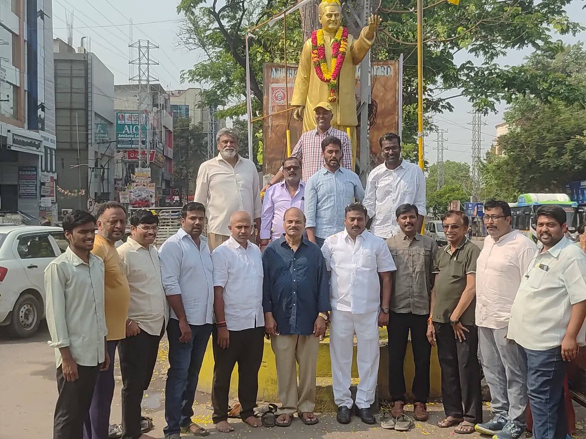 Nandamuri_Fan's tweet photo. నెలలో మొదటి ఆదివారం, అన్న గారికి నివాళి కార్యక్రమం... First Sunday program at JNTU and Bhagynagar colony 🔥Johar anna NTR... 🙏  #TributetoAnnaNTR #FirstSunday https://t.co/o4wDsCjCaG