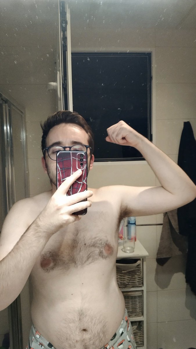 badgal_boy's tweet photo. Primer día de gym vs ayer https://t.co/echElm7im2