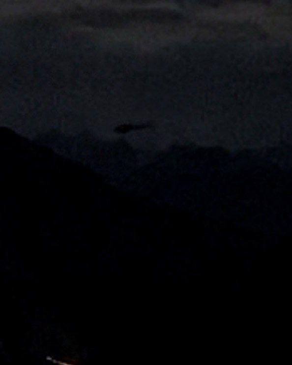 MahalaxmiRaman's tweet image. 🇺🇸🇮🇷⚡️- Images from #Yasuj, southern #Iran.

An HH-60 #PaveHawk from the #US Air Force is photographed.

#MissingPilot  #IranWar