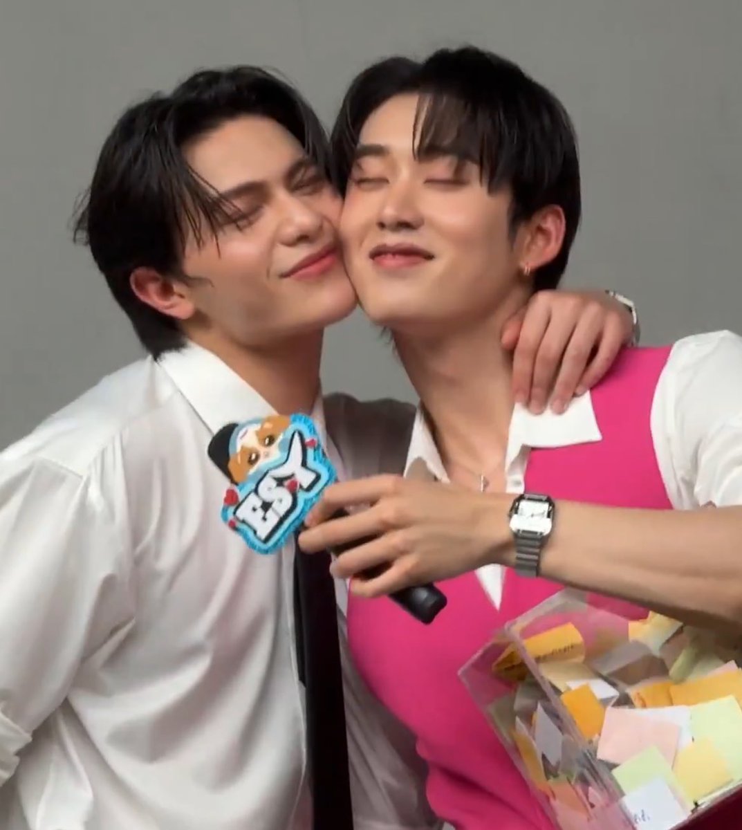 estliamgurl tweet media