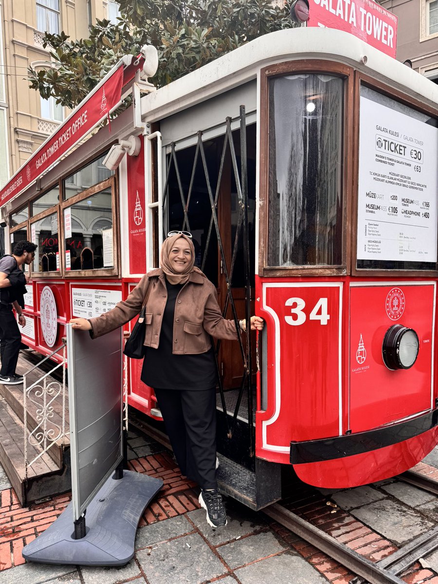 ntamyurek's tweet photo. Beyoğlu’nda bir gün🌸 https://t.co/2hdL5lQmEe
