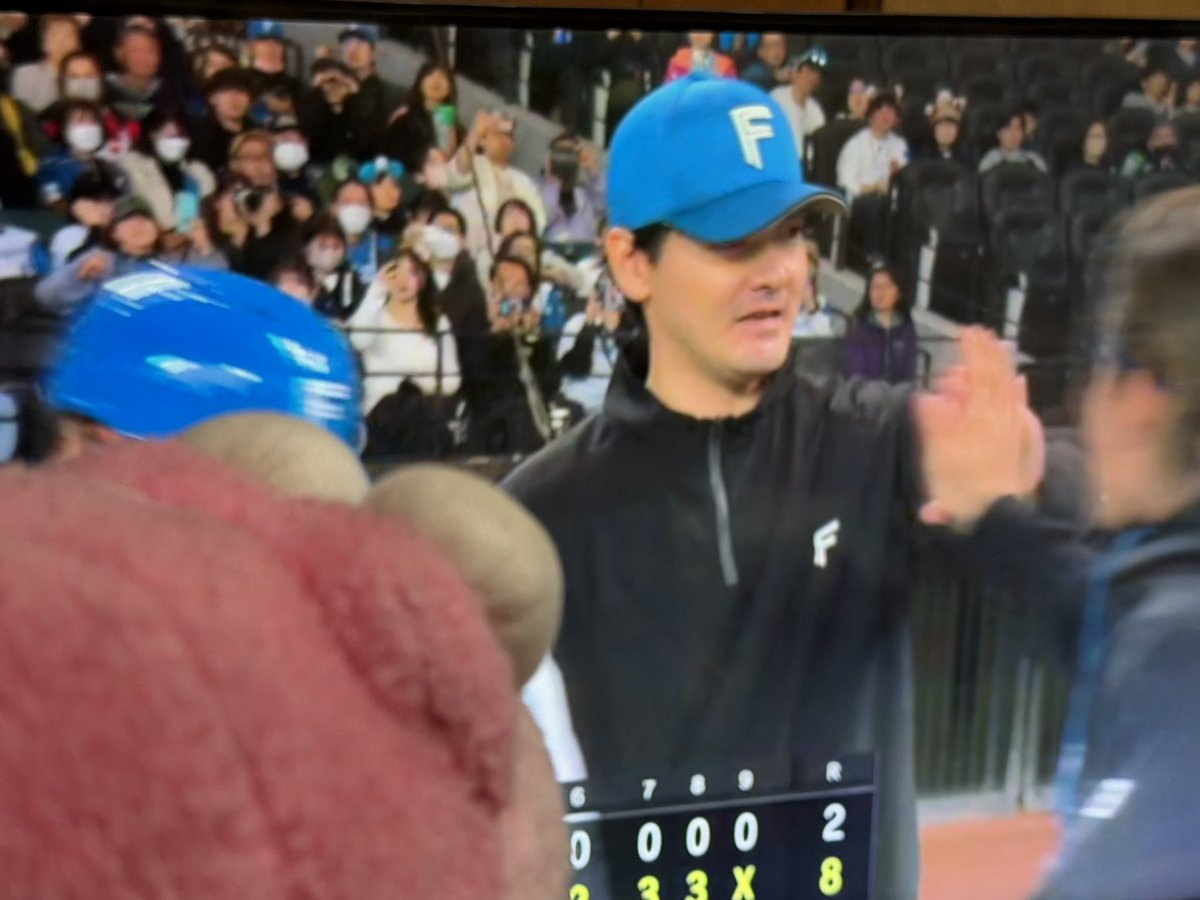 Fighty_bot's tweet photo. 有原投手、ハム復帰初勝利！9試合連続ホームラン！ ＼はむほー！／ #lovefighters https://t.co/EXw18cR0E9