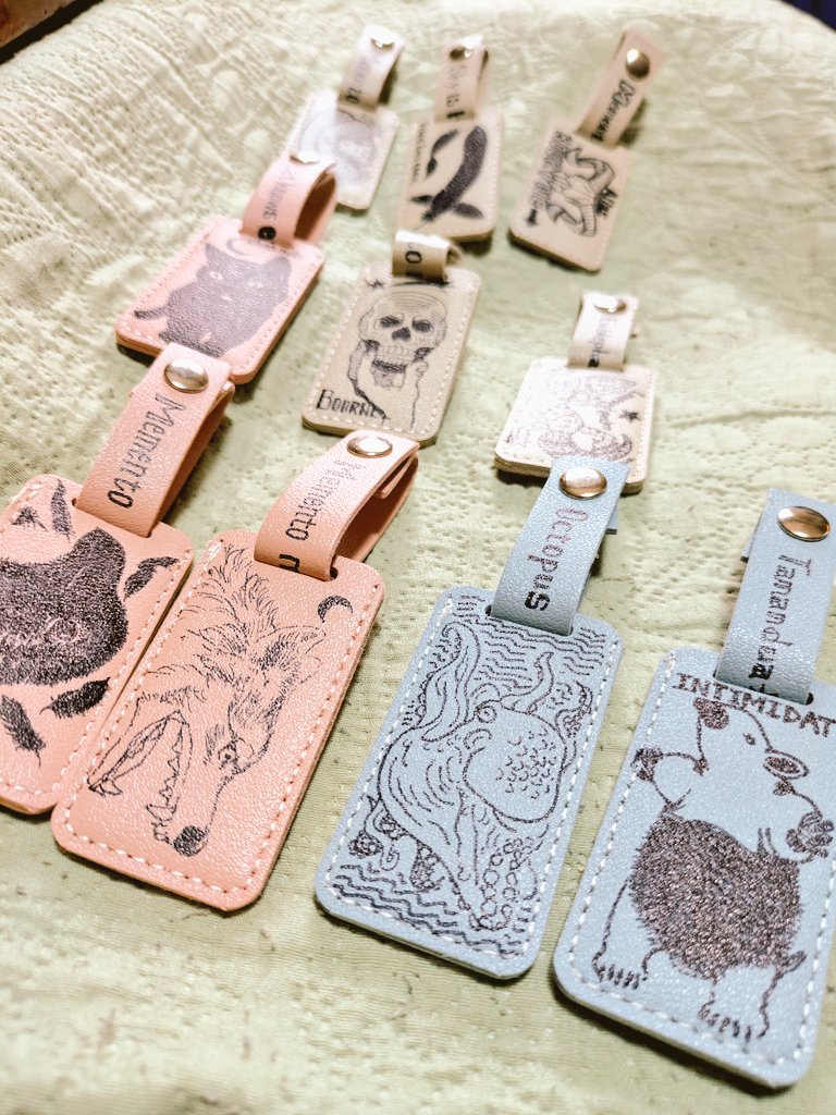 yuauoazzurro's tweet image. #まるデザ #K26 #ネームタグ #ヘビ #スカル #タコ #黒猫 #オオカミ #カラス #レオパ #コアリクイ #フェザー #Azzurro.
ようやく10個…あと2個ぐらい描いておきたいなあ…