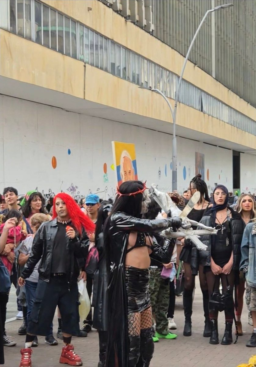 La Lectora tweet media