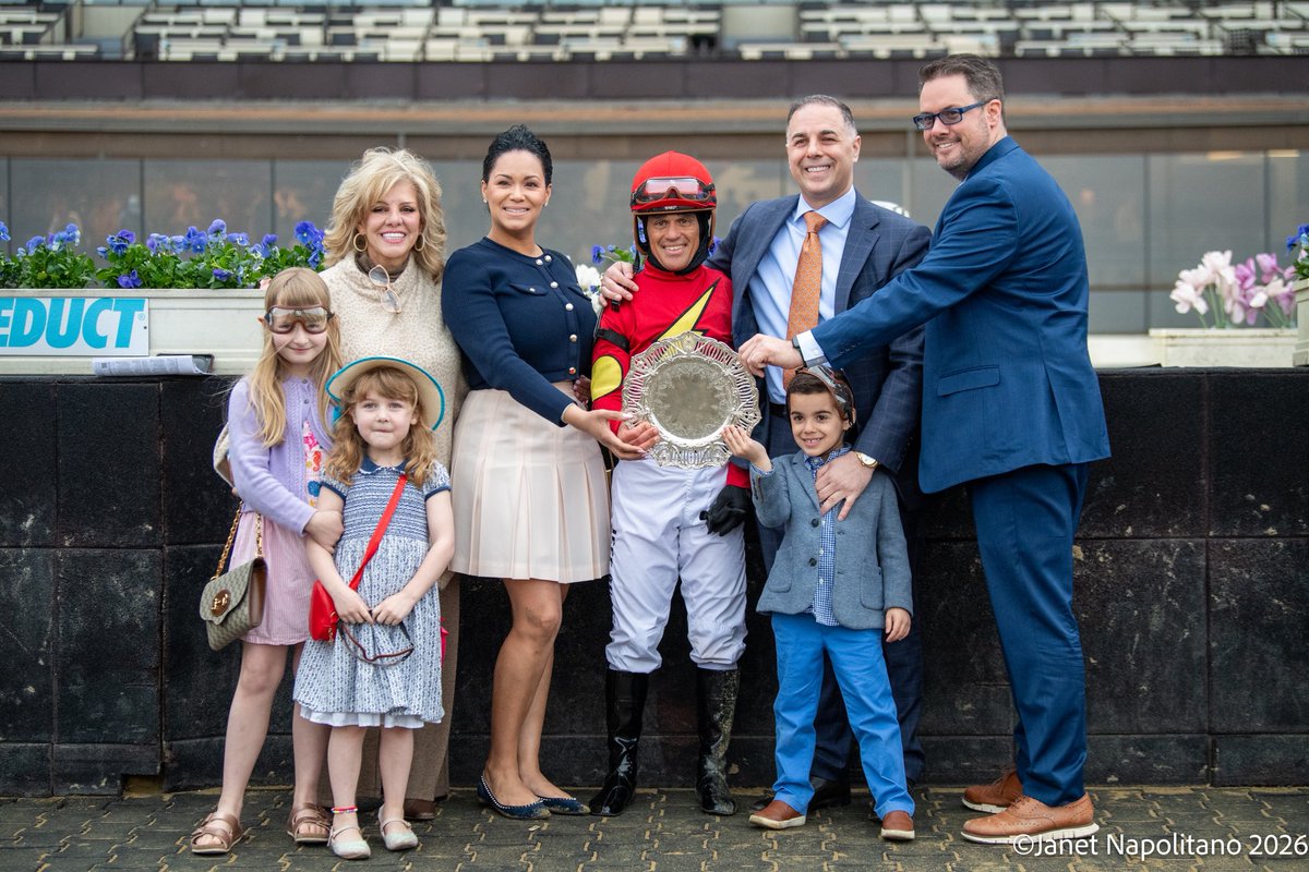 jmg27_janet's tweet photo. GRAMMY GIRL and @jjcjockey in the Gr3 Distaff, trained by @SaffieJosephJr for @redstormstable @anthonygurino #millerracing #flowerpowerstable @SLangvad https://t.co/BIxzYNdJis