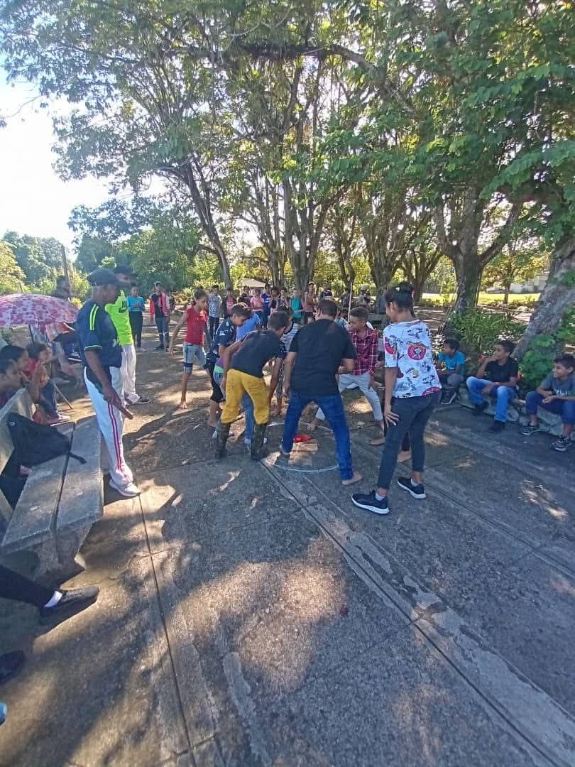 Variadades actividades se realizaron en el Consejo Popular de Las Mercedes en conjunto con INDER-CULTURA, en víspera al aniversario 65 de los pioneros
#MunicipioBartoloméMasó
#ProvinciaGranma <a href="/YudelkisOrtizB/">Yudelkis Ortiz Barceló</a> <a href="/BorgesOlivero/">Carlos Borges Oliveros</a> <a href="/DrRobertoMOjeda/">Dr. Roberto Morales Ojeda</a> <a href="/EduardoLopezL65/">Eduardo López Leyva</a> <a href="/GalanCuba/">Eddie Galán Jiménez Cuba</a>