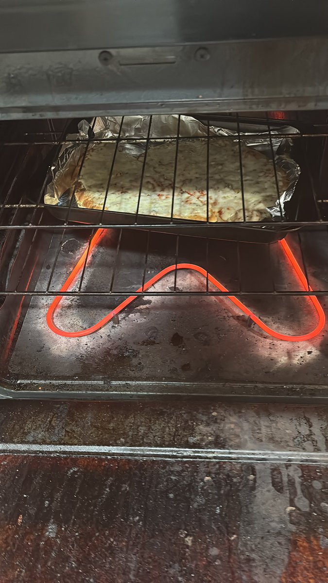 FuturePChamp's tweet photo. @LOVESICK_RASCAL yaw fw the pizza https://t.co/DzJVqQIpXD