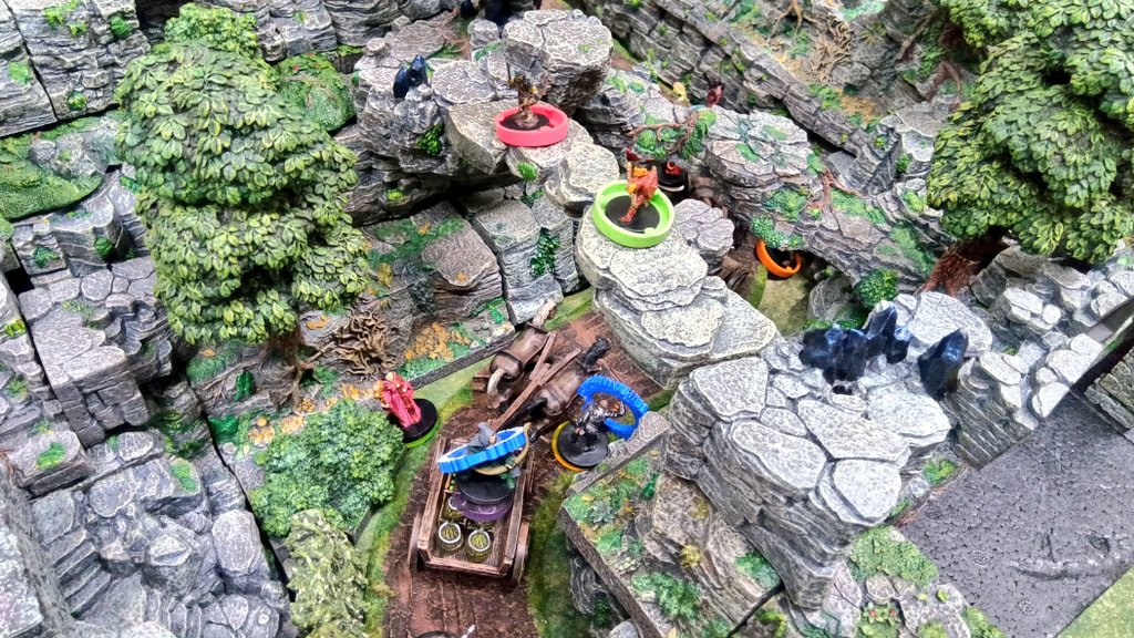 miyakami_00's tweet image. 昨日今日で海外からのフォローが結構な数になる。
海外の方は積極的にリプライしてくれるんでモチベにもなるね…
(ヽ´ω`) ｱﾘｶﾞﾀｲ…
#dwarvenforge #dnd #trpg #ダンドラ #テレイン