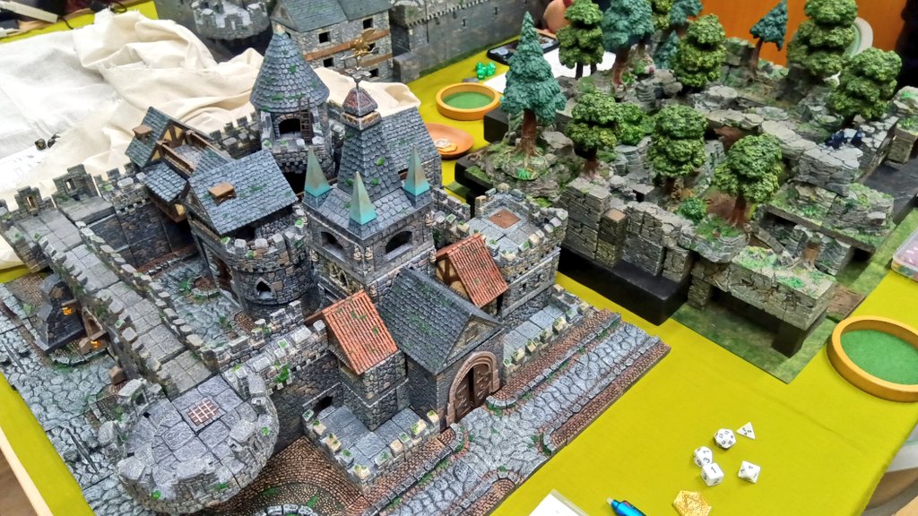 miyakami_00's tweet image. 昨日今日で海外からのフォローが結構な数になる。
海外の方は積極的にリプライしてくれるんでモチベにもなるね…
(ヽ´ω`) ｱﾘｶﾞﾀｲ…
#dwarvenforge #dnd #trpg #ダンドラ #テレイン