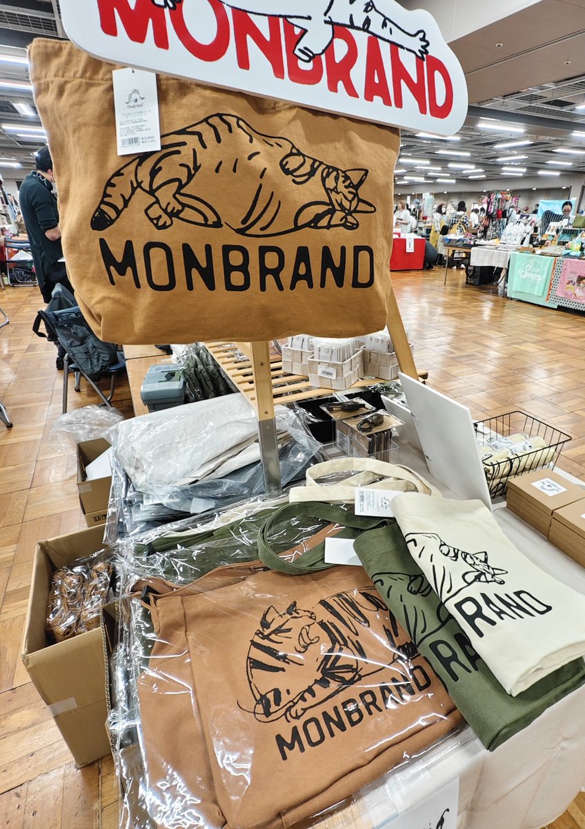 _mon_brand's tweet photo. ニャンフェス、一般入場直前！

アーリータイムで完売がいくつかでていますが、またまだお楽しみいただけます🙋‍♀️お待ちしております！ https://t.co/FntLh8seqL