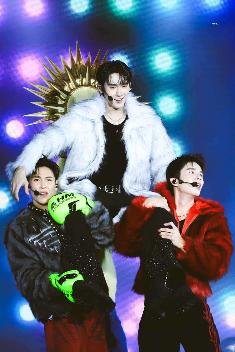 พรห. tweet media