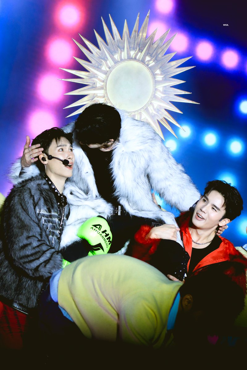 พรห. tweet media