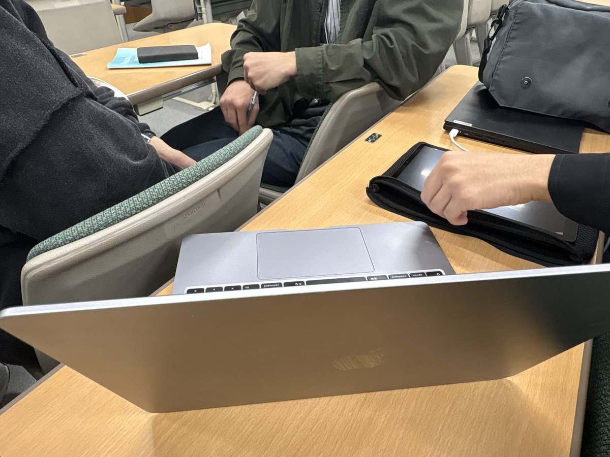 ut_kitsuonken's tweet photo. 本日のサーオリも新入生にお越しいただいています！
5号館523教室にてお待ちしています🌸

#東大オリ2026 #春から東大
#春から東大生 #東大新歓
#吃音 #吃音サークル https://t.co/KUSt02xVo6