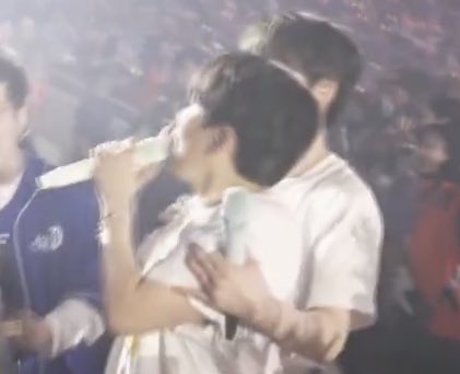 negentryeopy's tweet photo. i will never not be normal when it comes to kyuwook height difference 🤓 dudes could pass/got THE korean bl manhwa height difference qualification https://t.co/HvnKT6cp2M
