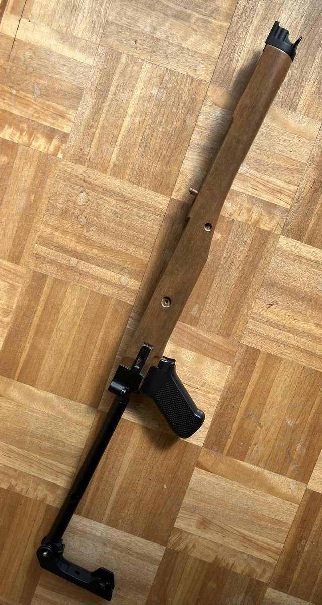 KG_Kotorisky's tweet image. Mini-14用リアルウッドキット（嘘）

4/1過ぎてるは忙しいで放置してたらニスも固まったしもうこれぐらいで勘弁な😅

 #Mini14