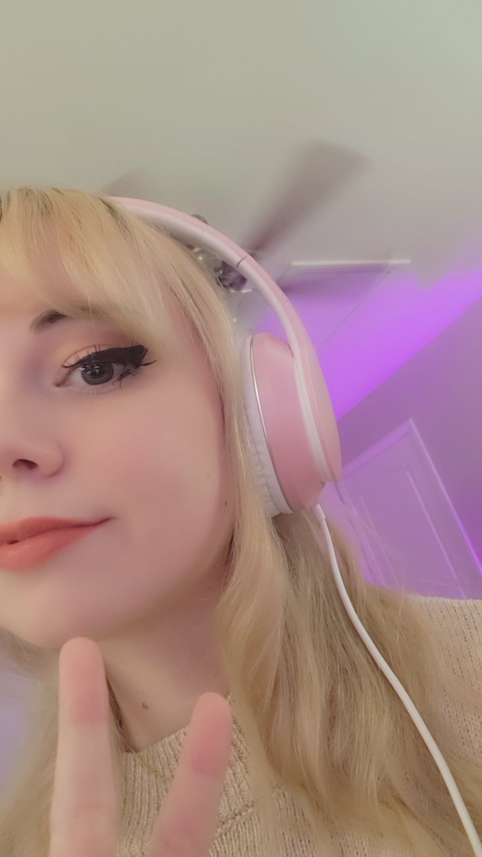 ✨ Runesy ✨🌟Lady With Many Personas🌟 tweet media