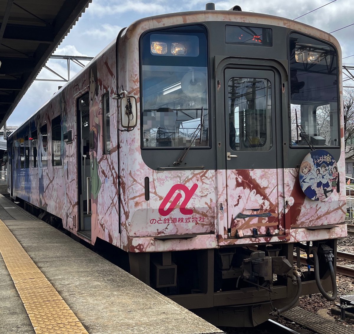 雷鳥快速 tweet media