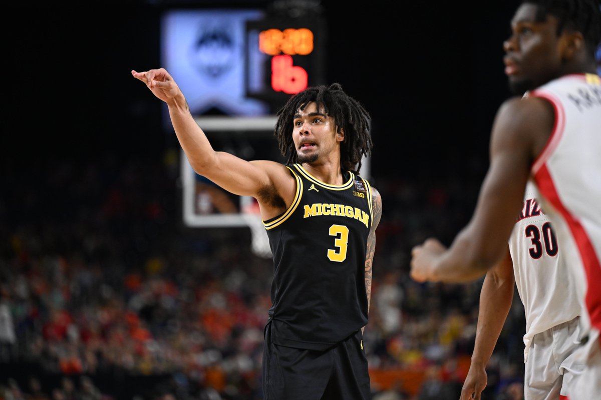 umichbball's tweet photo. That's our PG!! https://t.co/fmSeKbqqT8