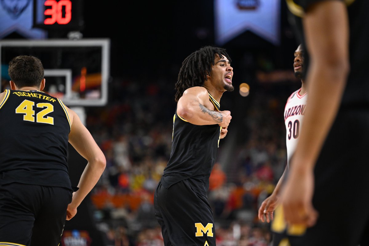 umichbball's tweet photo. That's our PG!! https://t.co/fmSeKbqqT8