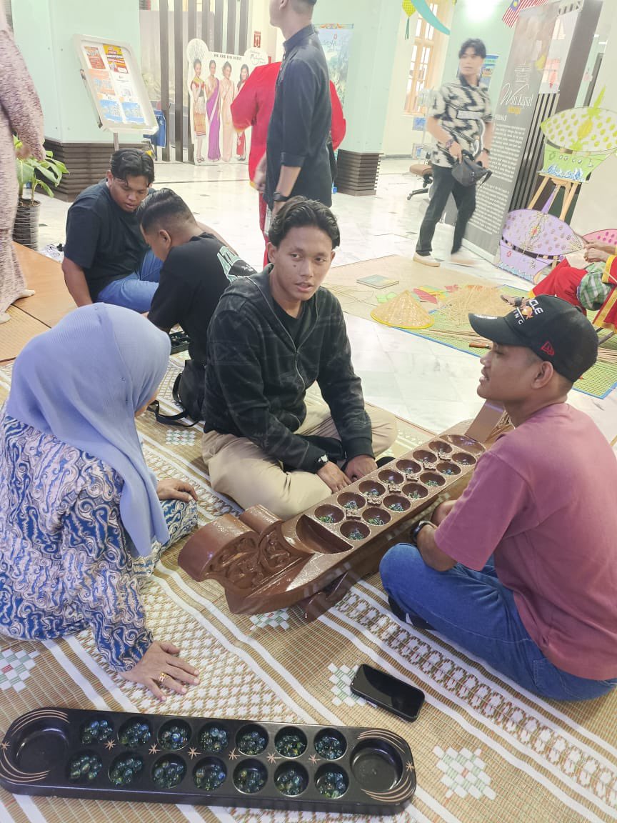 MaticMY's tweet image. 🗓️ 30 Mac - 5 April 2026 | 10 Pagi
📍 Lobi MaTiC Kuala Lumpur

#MaticMY #VisitMatic #PersatuanSukanTradisionalMalaysia #PermainanTradisional #SepakRaga #Ketengteng #DamMelayu #Gasing #Ketingting #Congkak #BatuSeremban #BatuSerembat #BatuSembang #Warisan