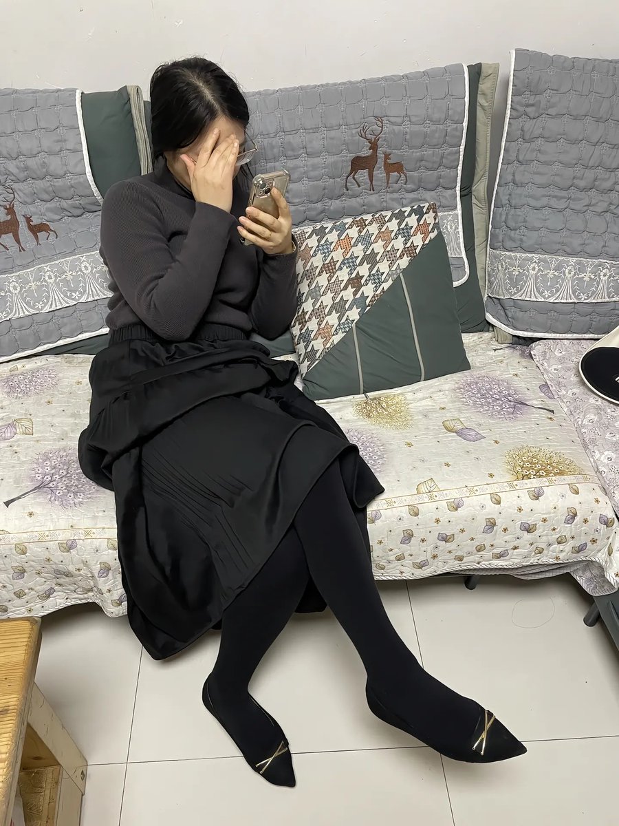 aeuc328's tweet photo. 朋友圈发的和推特发的
我想把推特发的发到朋友圈
想让大家看看我老婆的骚逼 
#夫妻 https://t.co/lHP3SfMSS8