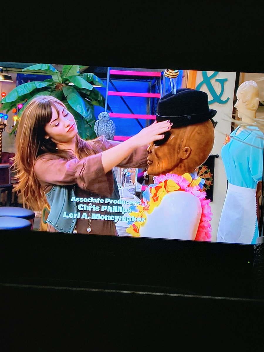 cecilia loves demi tweet media