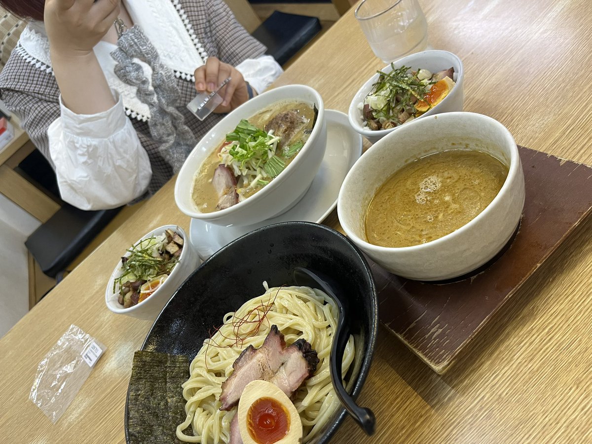 いつっん tweet media