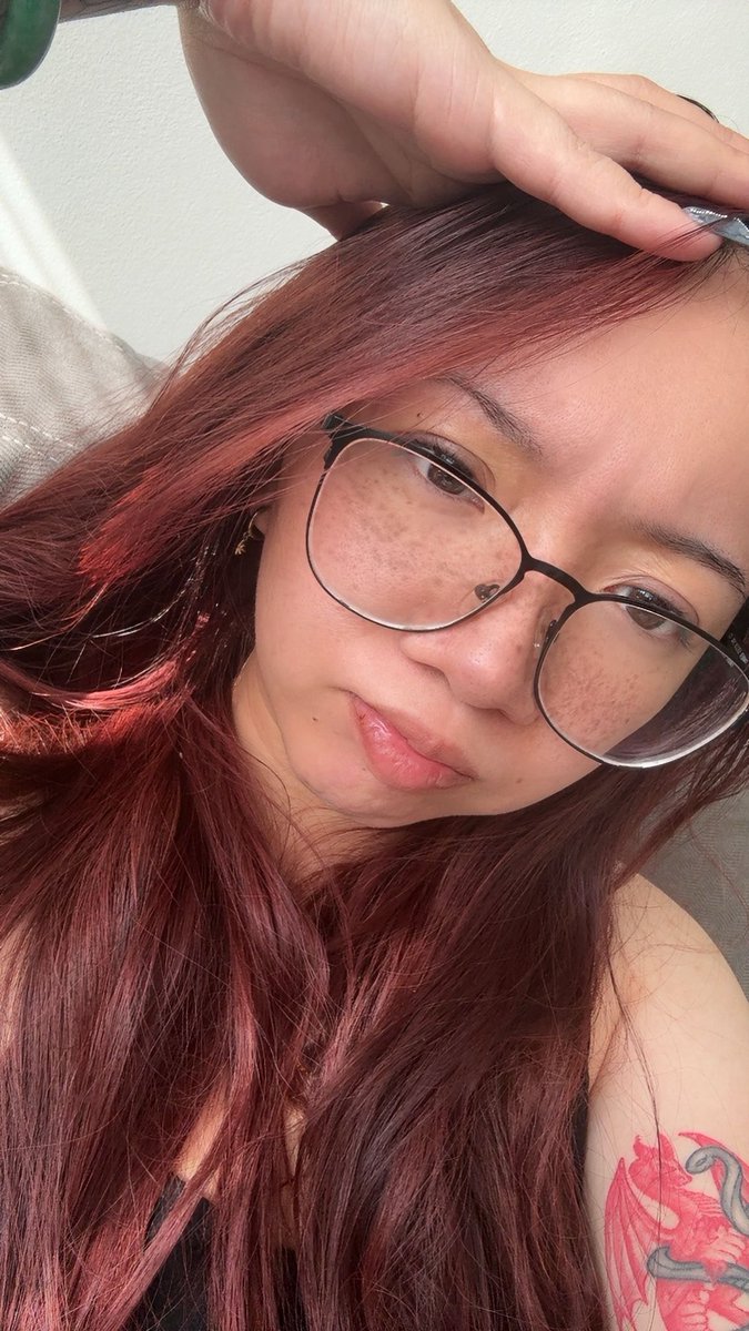 Christy 🖤 tweet media