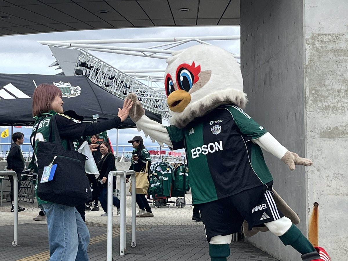 yamagafc_gans's tweet image. みんなに会えて嬉しかったよ〜！
まだ会えてないみんなもいるから、ガンズくんひろばで待ってるねー！

＠yamaga
#ガンズくん
#dev スペシャルマッチ