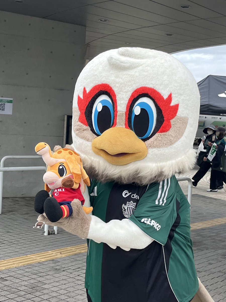 yamagafc_gans's tweet image. みんなに会えて嬉しかったよ〜！
まだ会えてないみんなもいるから、ガンズくんひろばで待ってるねー！

＠yamaga
#ガンズくん
#dev スペシャルマッチ