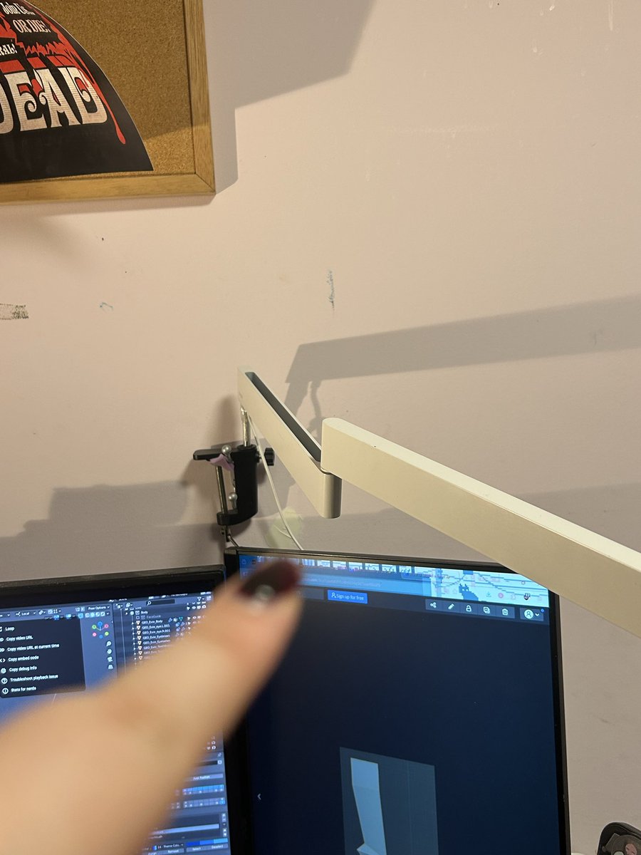 InnaTheBat's tweet photo. Ya girl is coming back from the grave soon! Sooo I finally did one of the things I’ve been wanting for awhile! 

A new light! https://t.co/vlYAkJG7jx