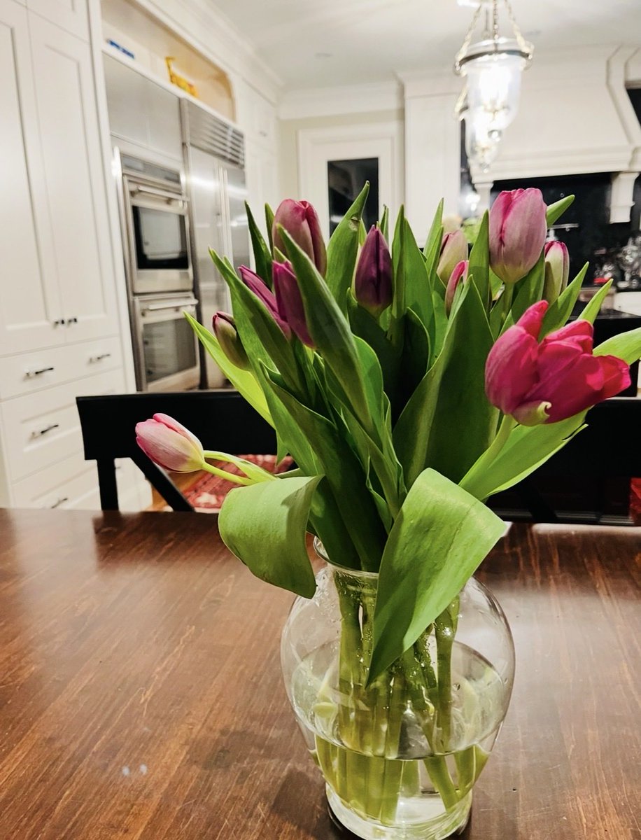 hvanspall's tweet image. #Light overcomes darkness, 
#hope overcomes despair,
#faith overcomes fear.

Sending wishes for light, hope, and faith from my home to yours this #Easter.