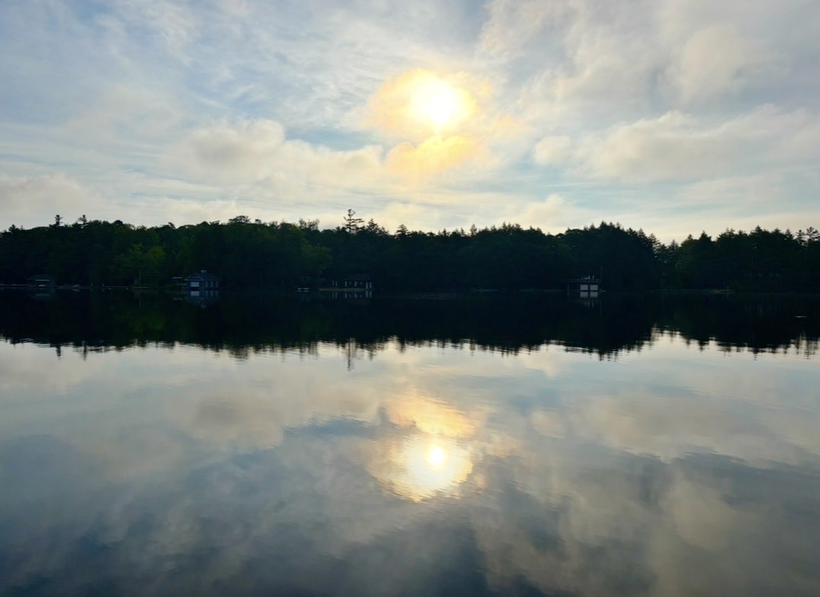 hvanspall's tweet image. #Light overcomes darkness, 
#hope overcomes despair,
#faith overcomes fear.

Sending wishes for light, hope, and faith from my home to yours this #Easter.