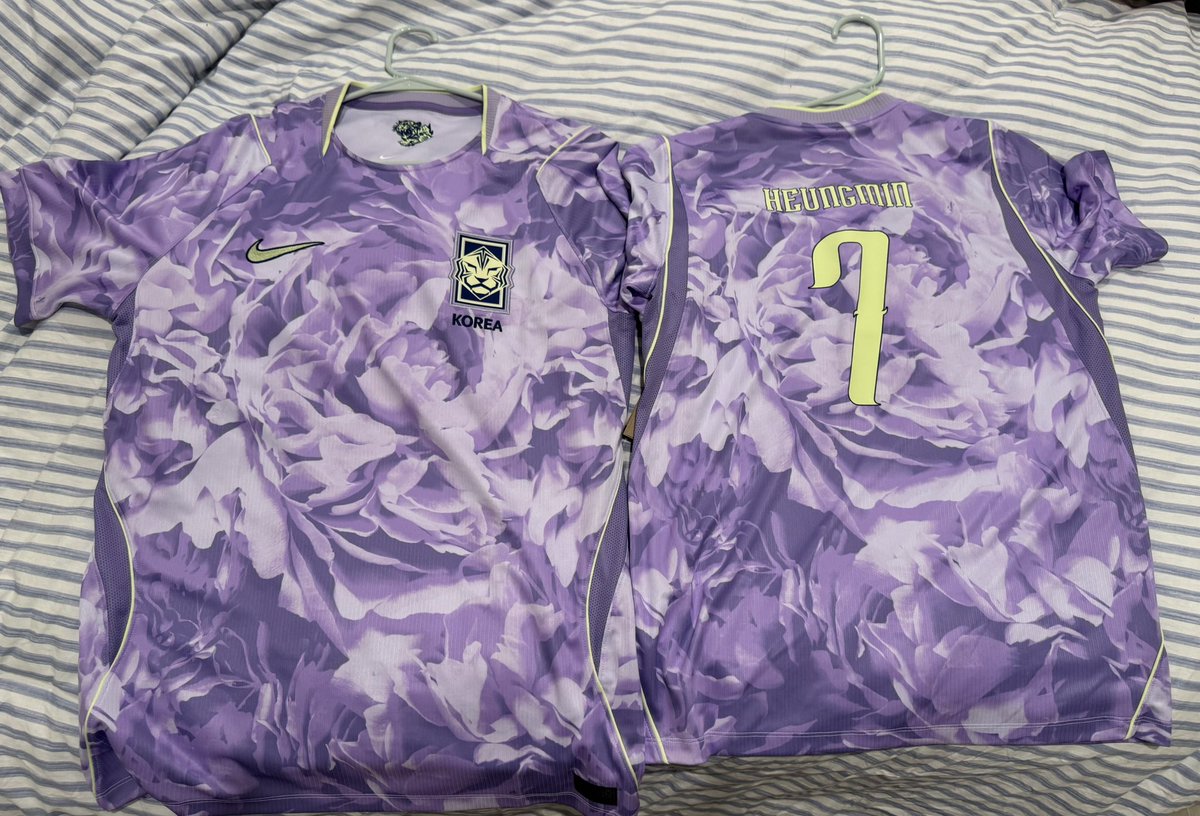 SonnyDaysLAFC's tweet photo. Was able to pick up the Korea away! Unfortunately for my size they ran out of Heung Min so had to settle for a blank! 

Will def also pick up the home kit! 

Jerseys look even better in person 🔥🔥🔥 https://t.co/7Gg647nE2b