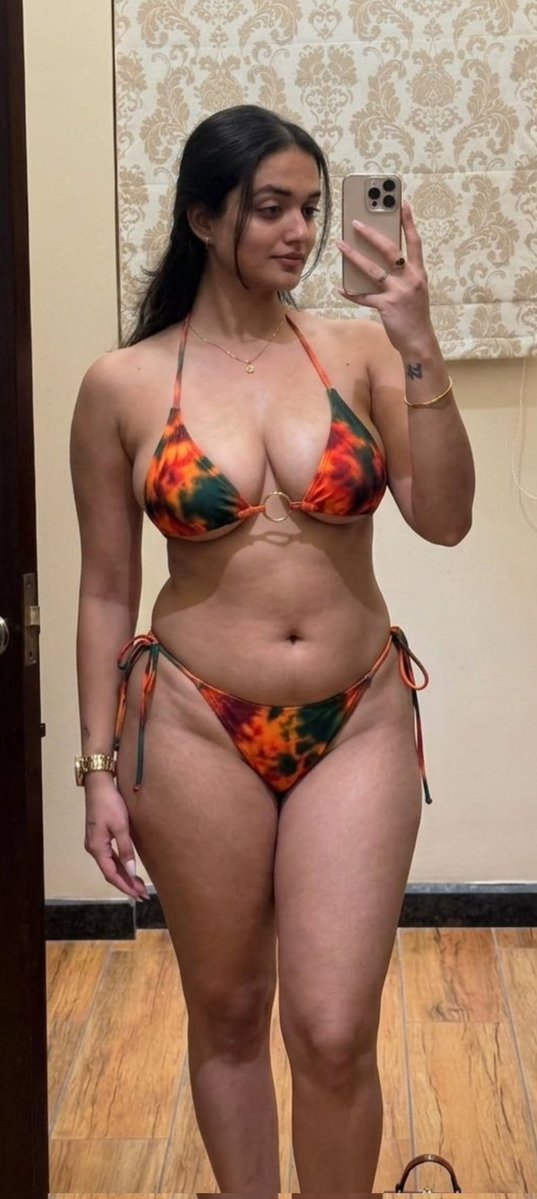 aunty😋😋 tweet media