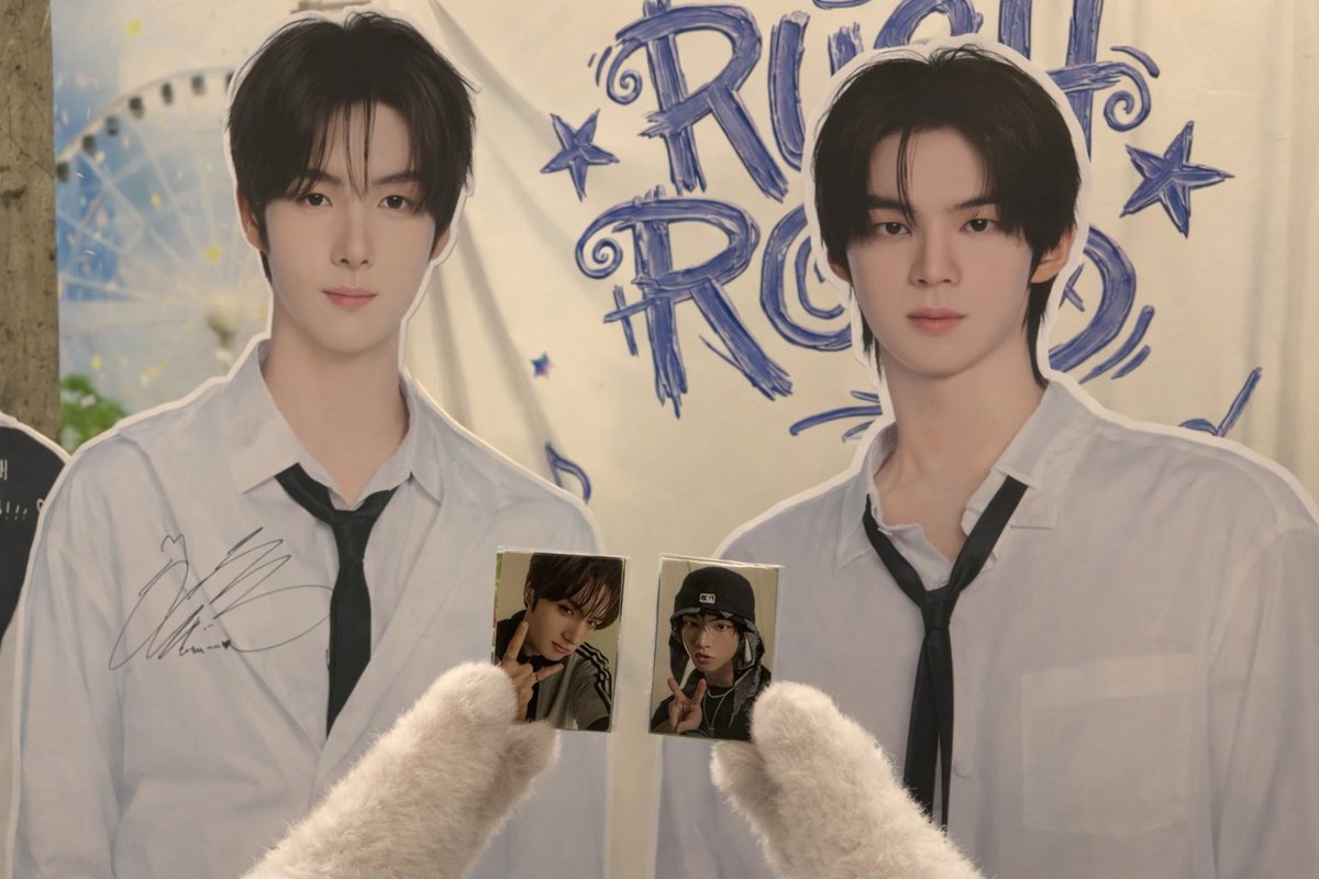 _hehe_2's tweet photo. vr 2회차 왈려 https://t.co/3Ga3iFSeZZ