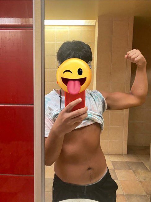 SoifonLover's tweet photo. New pinned!! Hiii I’m Brandon!

🌙24
🌙love the gym anime and gaming!
🌙NSFW MINORS DNI!!
🌙Switch
🌙DMs always open and always horny
🌙like and rt for moots! https://t.co/VuyJPEYhh2