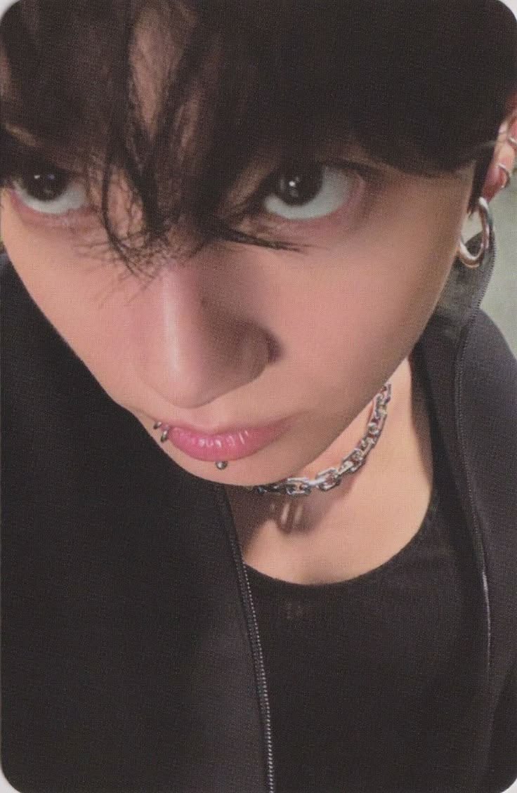 turrón verá a bts tweet media