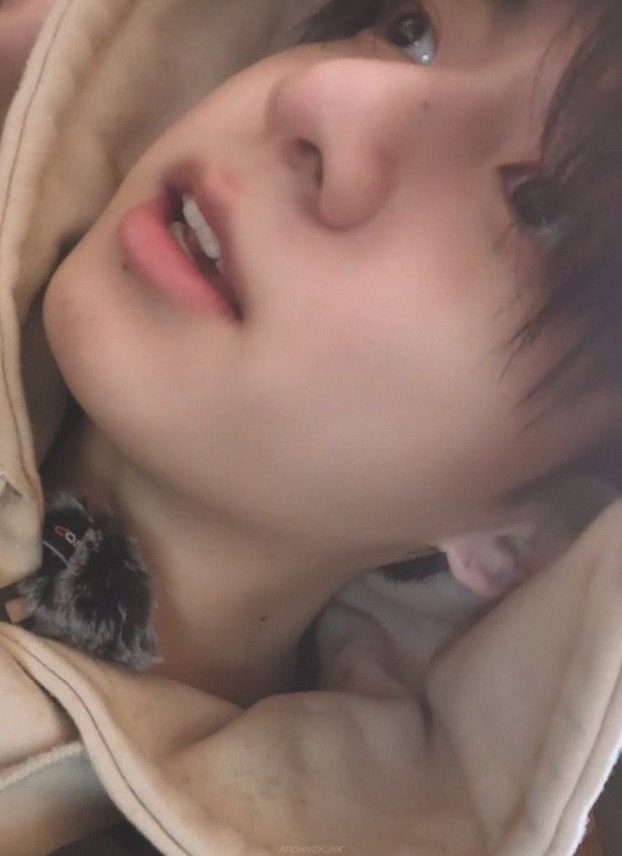 turrón verá a bts tweet media