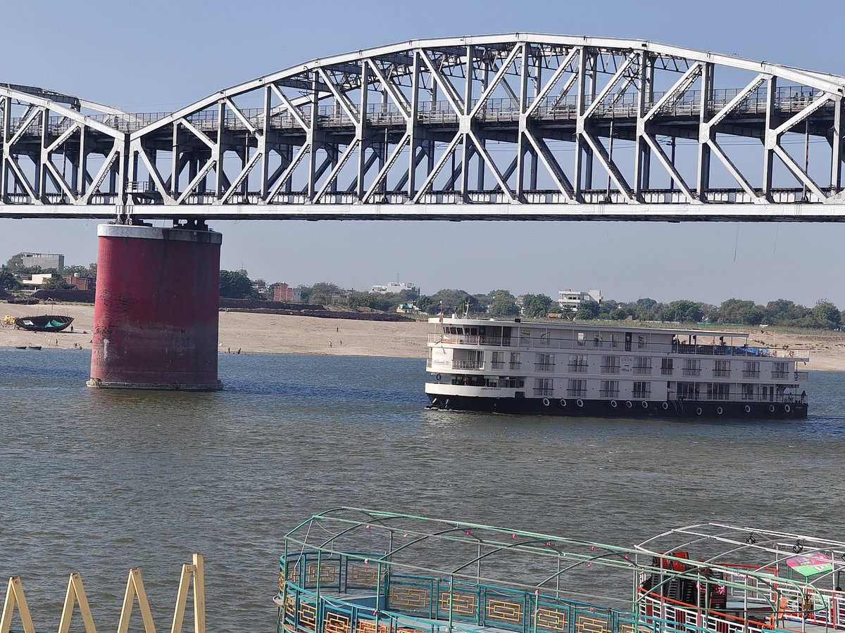 abhishekga92774's tweet photo. Have you travelled in this big ship on Ganga 🚢
#ganga #benaras #varanasi #ghat https://t.co/gqlVwTVCaj