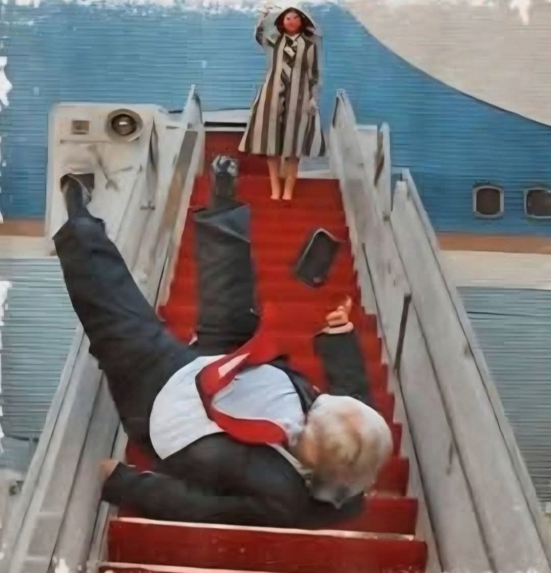 Edward 💙🇺🇲🌊 #VoteBlue tweet media