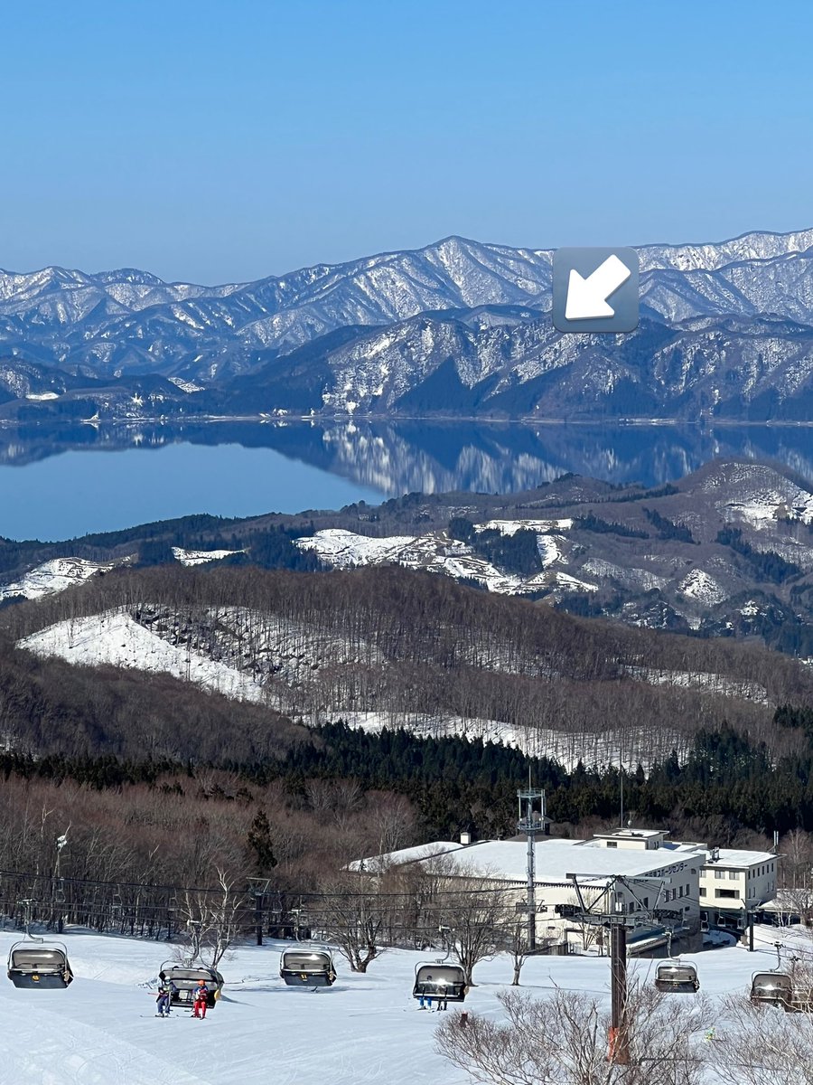 天気が良くて湖面が澄んだ状態の田沢湖には金魚が出現します🐟
（たざわ湖スキー場ぎんれいクワッド降り場から国体コース方向より）

プレ大会総合開会式でどうしても紹介したくて入れたけど、本大会は時間の関係で入れられないかも…