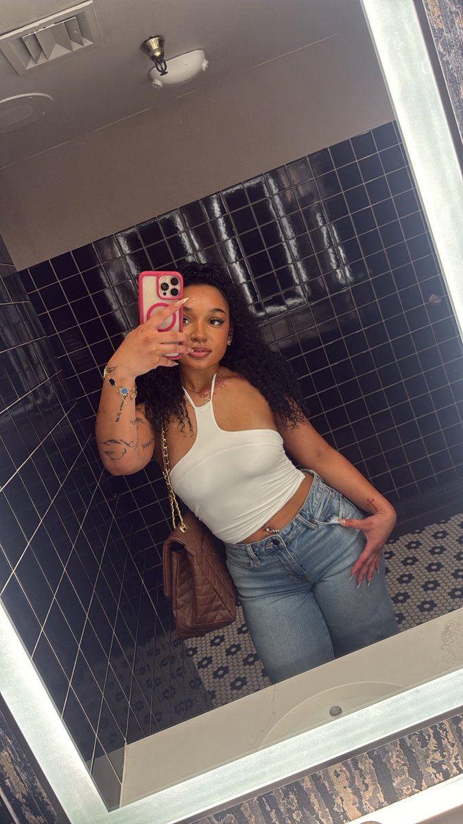 chiprincess191's tweet photo. I even fell in love with all your flaws https://t.co/PIDgH7d1bj